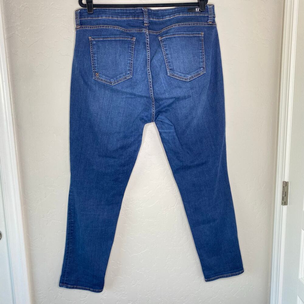 KUT from the Kloth Catherine Boyfriend Jeans in Abelia 16W - Picture 10 of 11